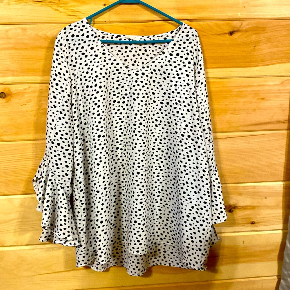 $13 Oddy 2x ladies blouse. Black/white